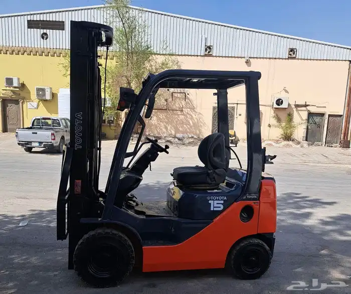 للبيع رافعة تايوتا   نظيفة جدا  بحالة الوكالة 2