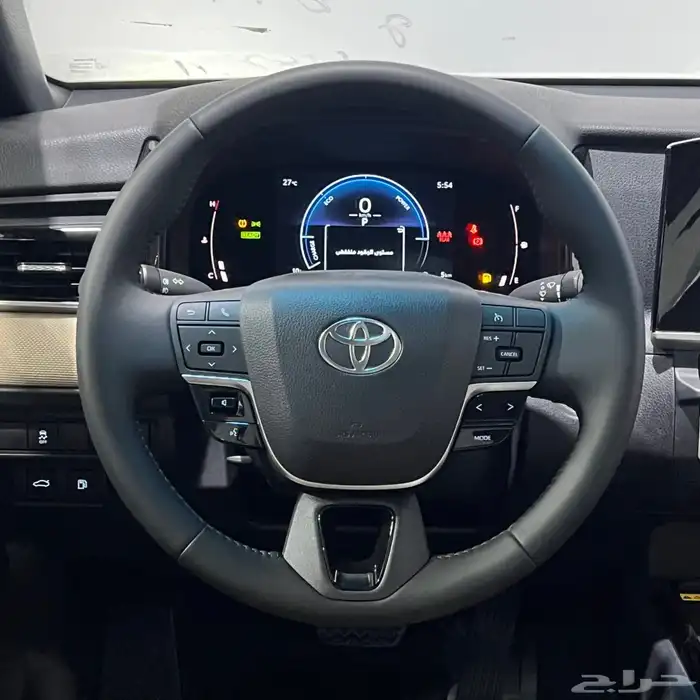 تويوتا كامري LE هايبرد 8