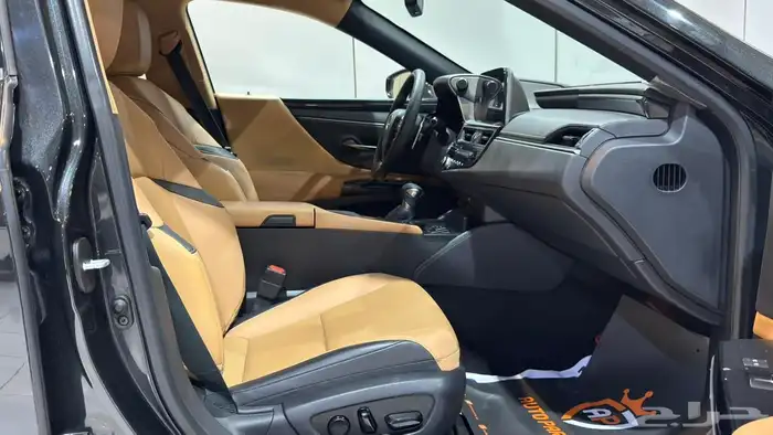 لكزس ES300 H 2022 بحاله ممتازه جدا جدا 17