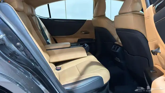 لكزس ES300 H 2022 بحاله ممتازه جدا جدا 19