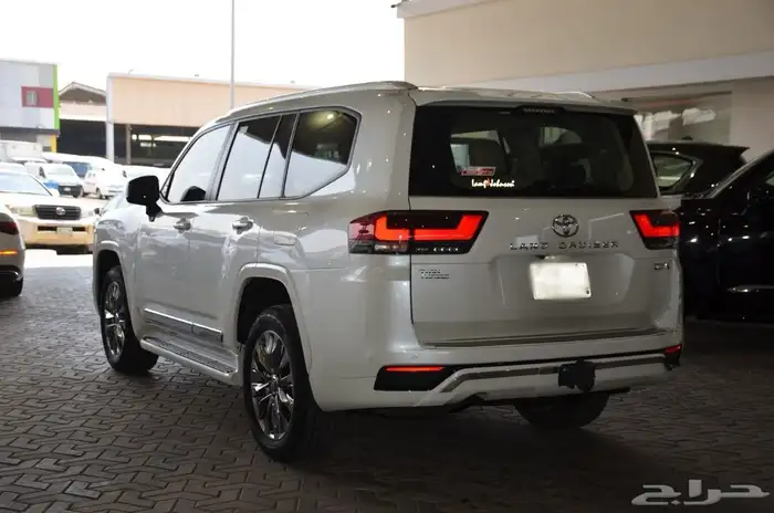 تويوتا لاند كروزر GXR L 5 2023 3