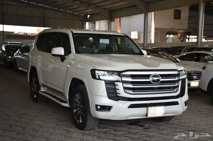 تويوتا لاند كروزر GXR L 5 2023 1