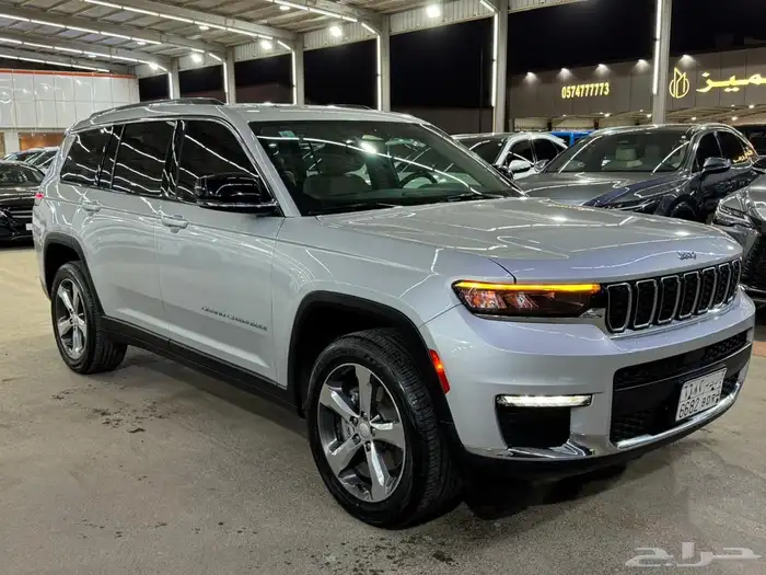 جراند شيروكي ليمتد 2022 ( بحالة الوكالة ) 1