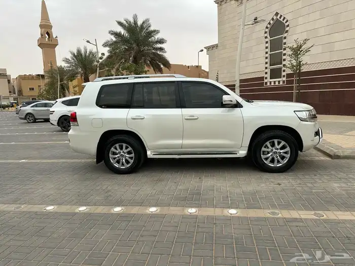 لاندكروزر GXR (6سلندر ) 18