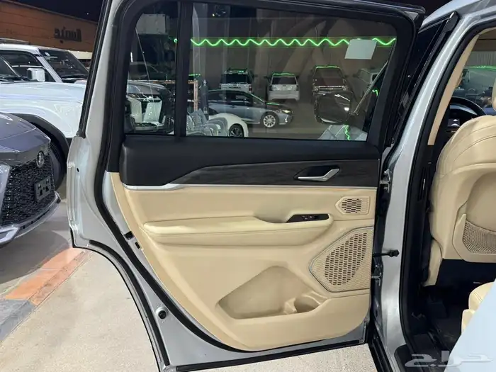 جراند شيروكي ليمتد 2022 ( بحالة الوكالة ) 24