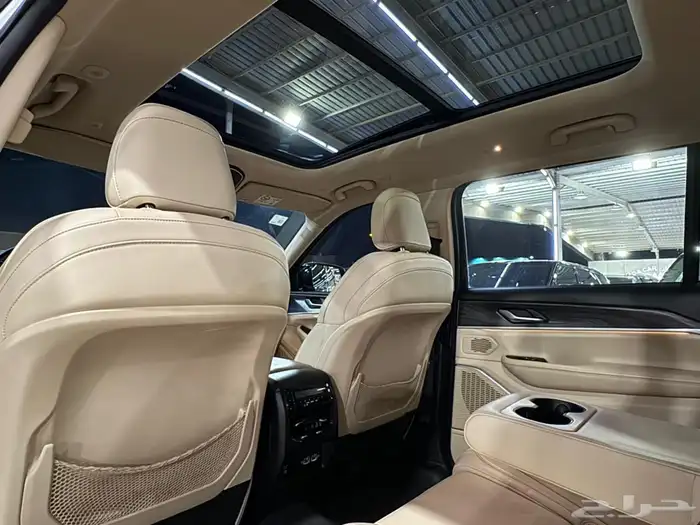 جراند شيروكي ليمتد 2022 ( بحالة الوكالة ) 17