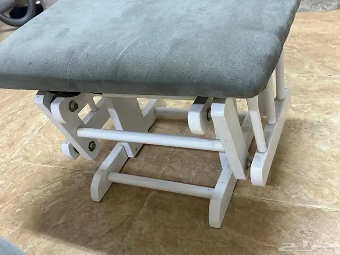 كرسي هزاز مع مسند قدم 1