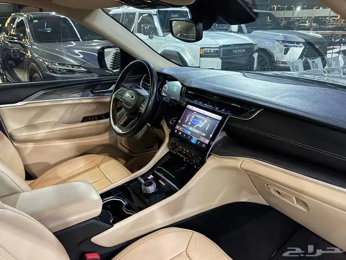 جراند شيروكي ليمتد 2022 ( بحالة الوكالة ) 18