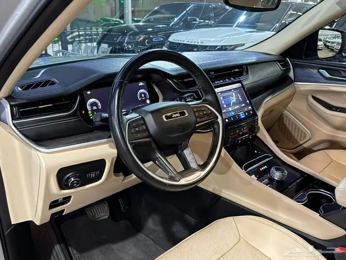 جراند شيروكي ليمتد 2022 ( بحالة الوكالة ) 25