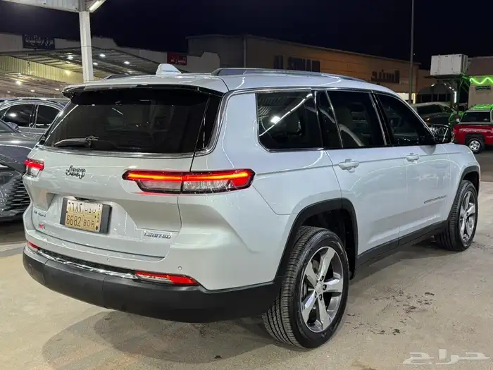 جراند شيروكي ليمتد 2022 ( بحالة الوكالة ) 13