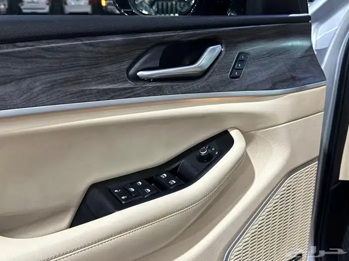 جراند شيروكي ليمتد 2022 ( بحالة الوكالة ) 33