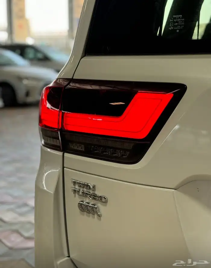 تويوتا لاندكروزر VXR فل كامل خليجي 9
