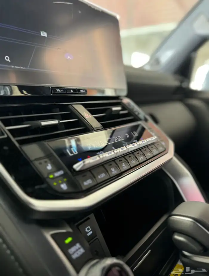 تويوتا لاندكروزر VXR فل كامل خليجي 7