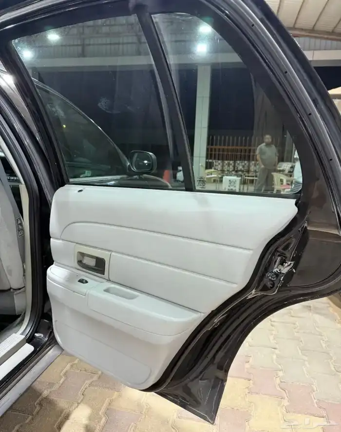 فورد فكتوريا بوليسي 2003 8