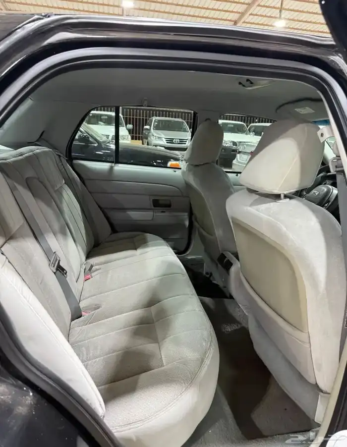 فورد فكتوريا بوليسي 2003 9