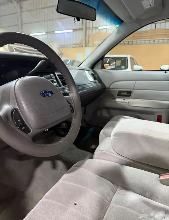 فورد فكتوريا بوليسي 2003 14