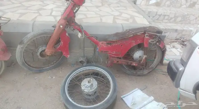 للبيع دبابات 70 هوندا موديل قديم 4