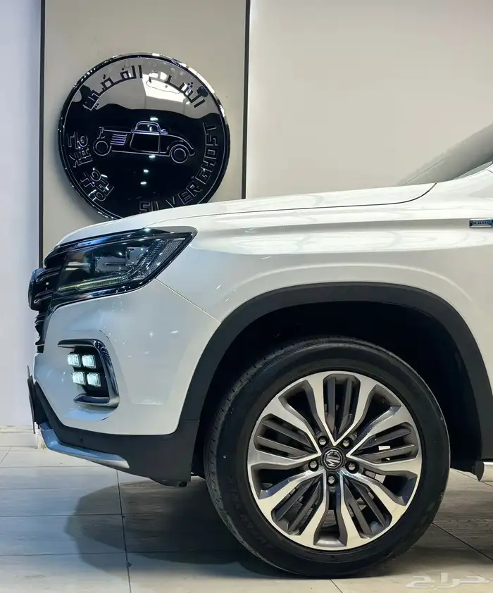 ام جي RX8 - 2020 - ثلاث صفوف - دفع رباعي 5