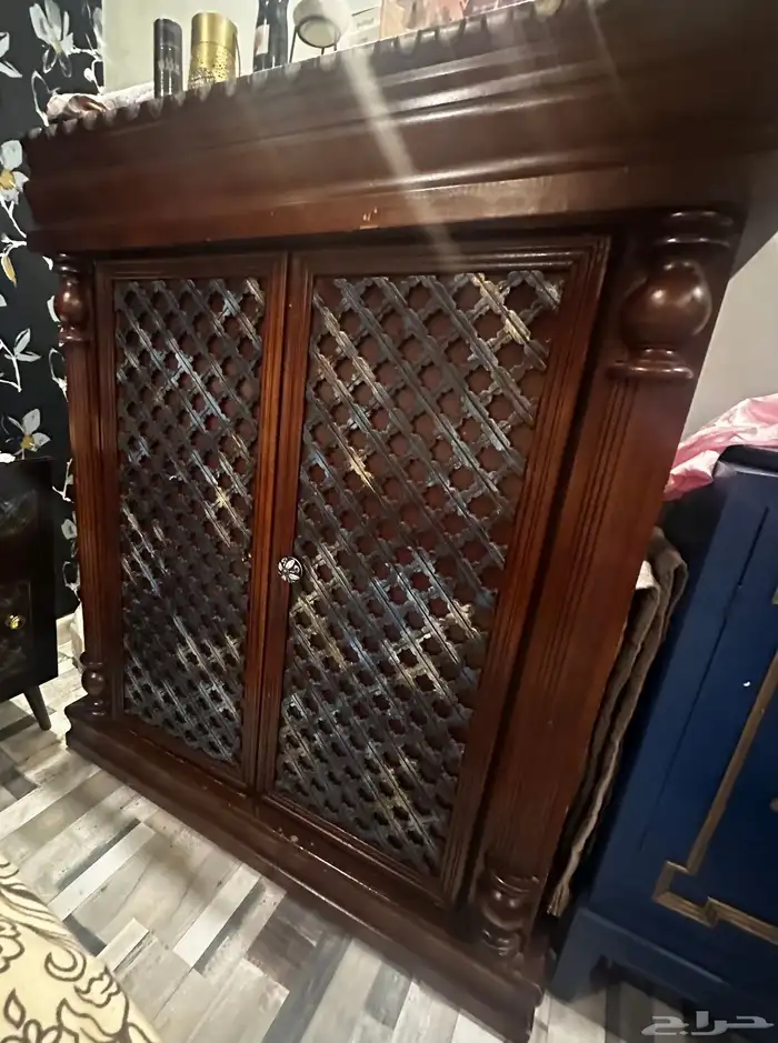 خزانة خشب فخمة بطراز شرقي مميز   قطعة أنيقة وفريدة 0
