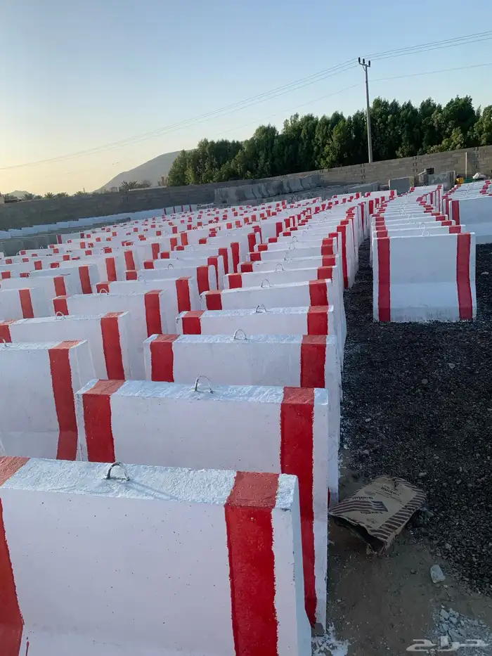 حواجز خرسانيه سفتي مصدات و قواعد اعمده اناره 8