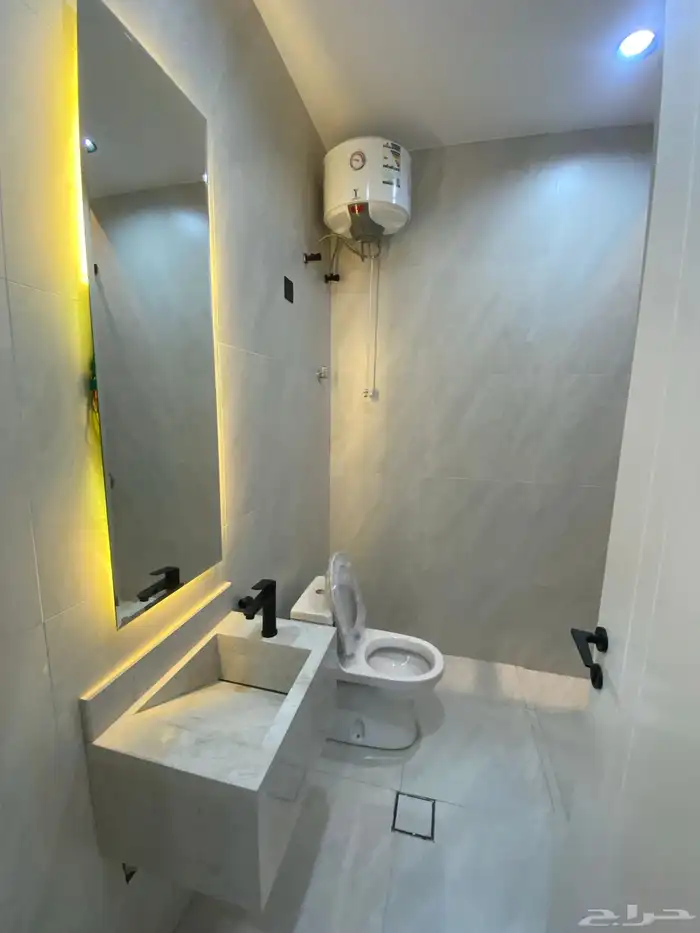 للبيع روف علوي مع ملحق تشطيب فاخرمساحة كبيرةحي الجوهر670الف 21