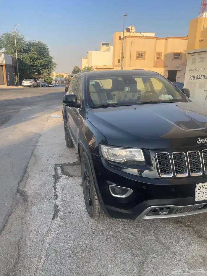 للبيع  جيب جراند شيروكي Overland 4 4 موديل 2015 3