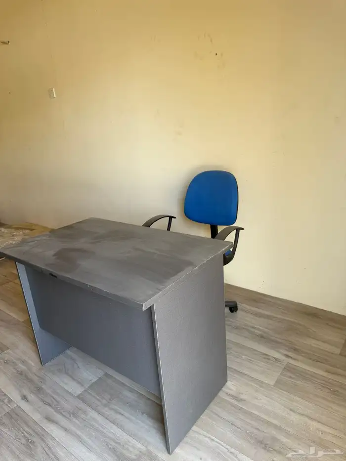 يوجد مكتب وكرسي جديده للبيع 1