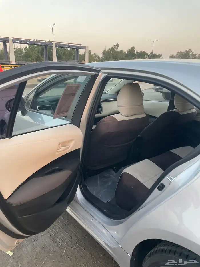 تويوتا كورولا فل كامل مصدوم 14