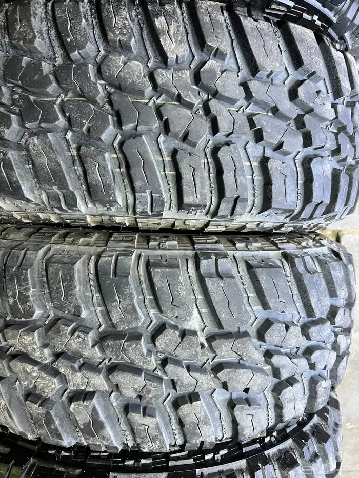 جنوط اكس دي 6 مسمار اصلي فرد f150 مع كفرات حجري مقاس 18 24