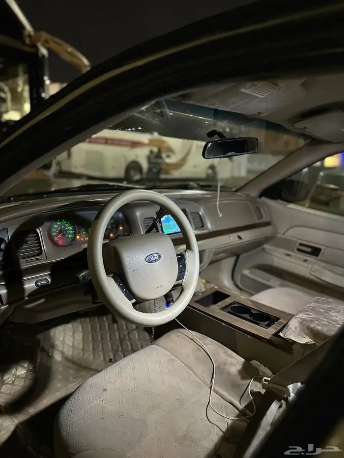 للبيع فورد فكتوريا 2