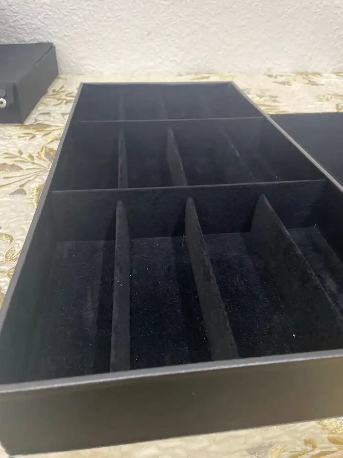 علبة نظارات حبتين 12 نظارة 1