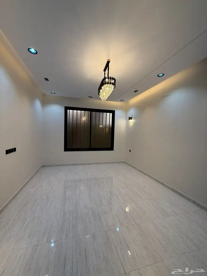 للبيع شقه أرضيه وروف علوي بحي الراقي وبجوار الخدمات 4