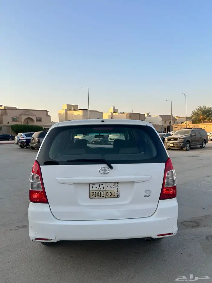 تويوتا انوفا 2014 طيس قير عادي ممشى قليل 3