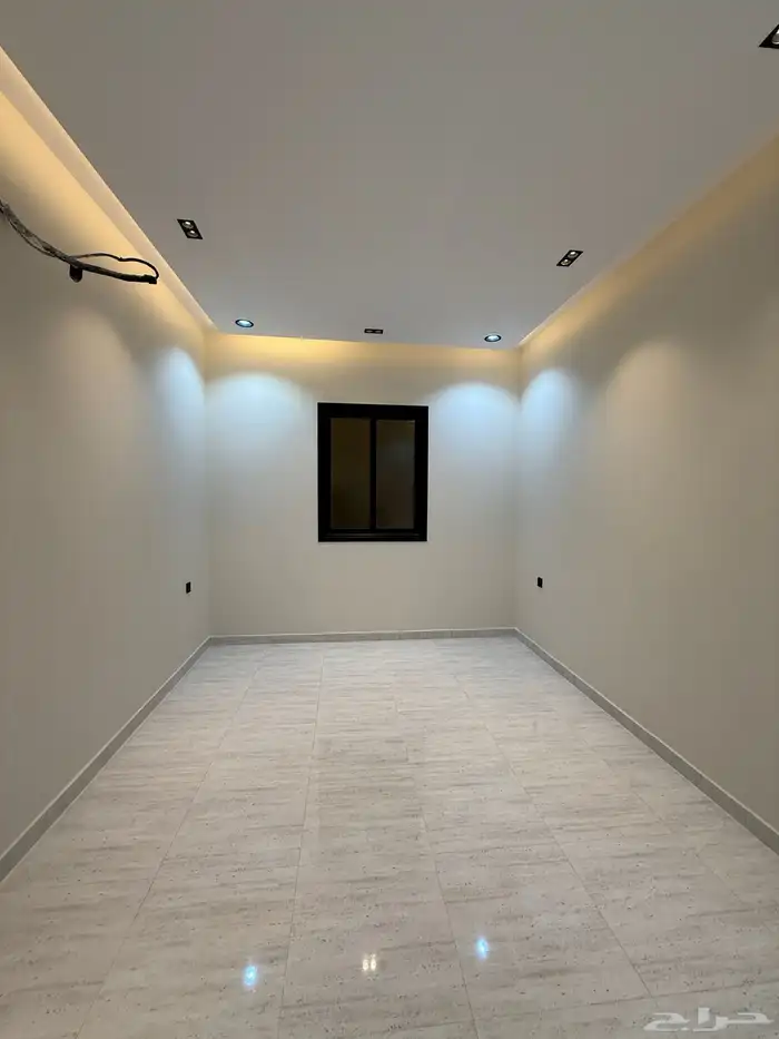 للبيع شقه أرضيه وروف علوي بحي الراقي وبجوار الخدمات 6