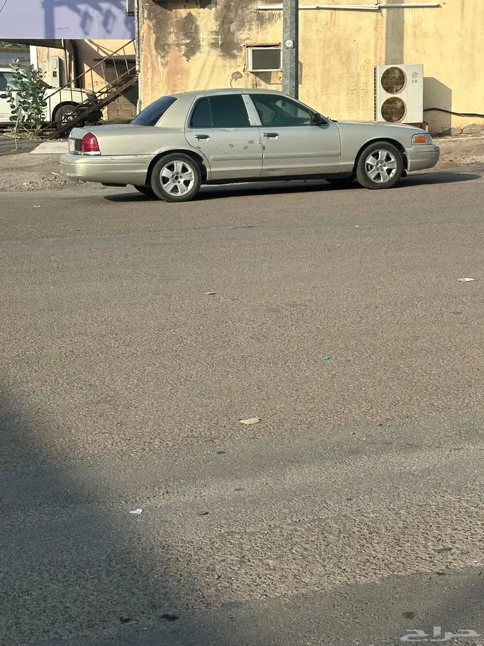 للبيع فورد فكتوريا 4