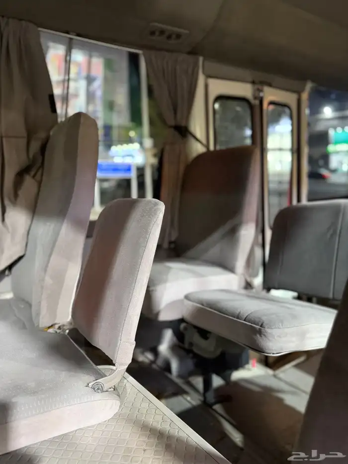 كوستر بنزين موديل 2010 مخزن 30 مقعد 7