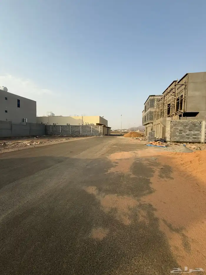 للبيع ارض في حي الزهرة (ج) م 230 شارع 14م غربي 12