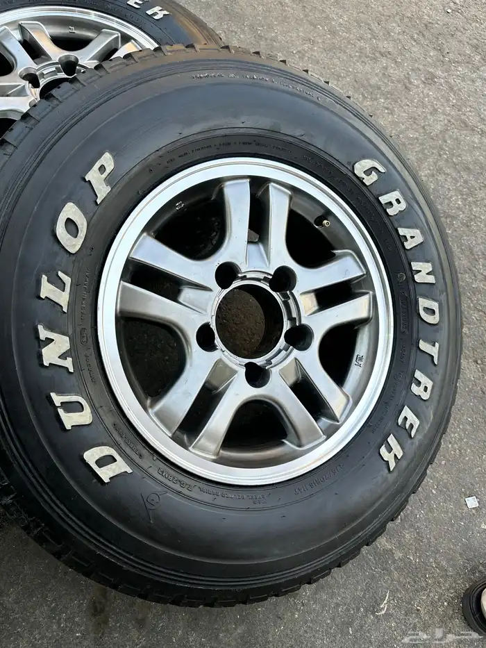 جنوط الحميد جيب ربع او شاص مع كفرات دنلوب 275.70.16 ت22 25