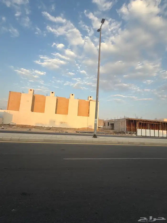 للبيع ارض تجارية في مخطط النبلاء م500 شارع 30م 27