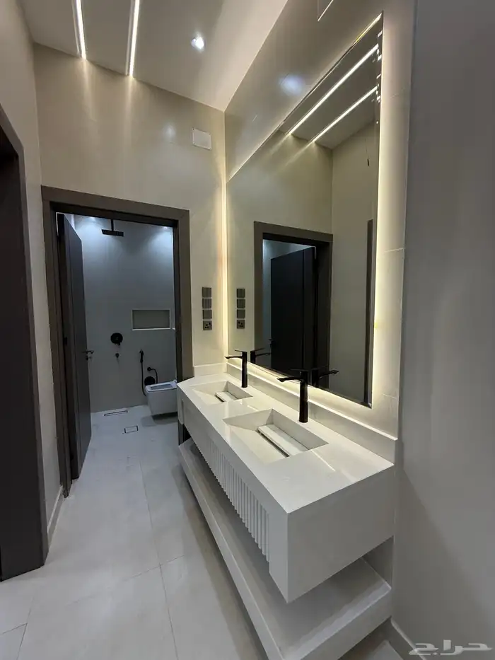 للبيع شقه علويه بمصعد جاهز وسطح خاص ف ابها المحاله 10