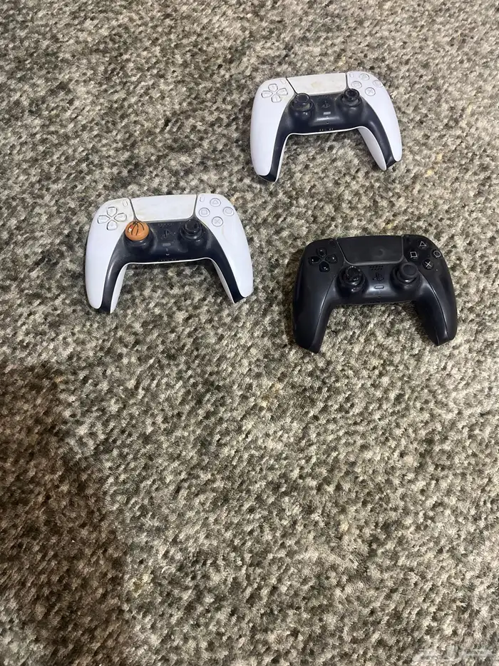 بلاستيشن 4مع اليد   3 يدين سوني 5 1