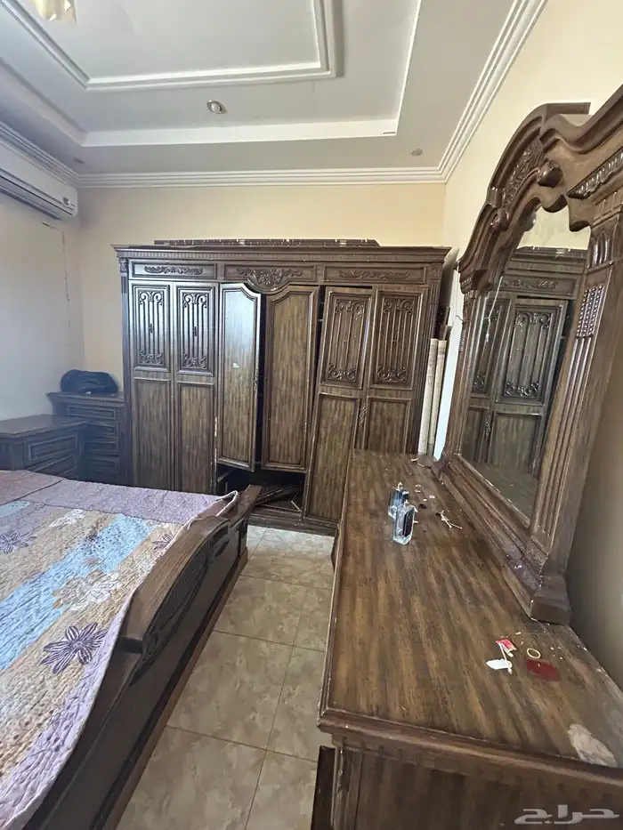 غرفة نوم وكنب وطاولات وفرن وشاشه 1