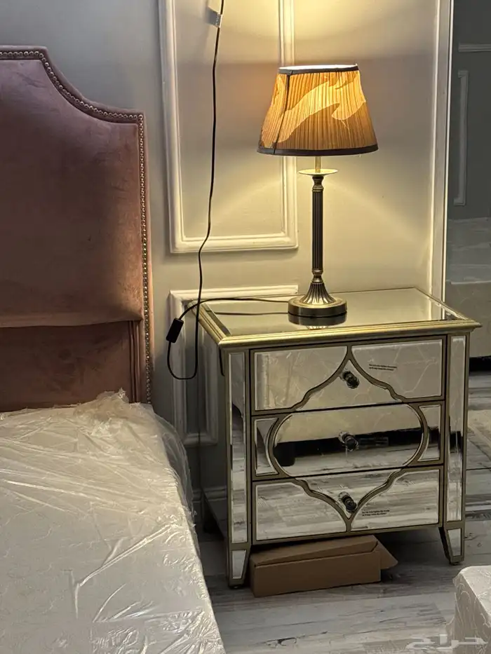 سرير نفر ونص   طاولتين جانبية مرايات 3