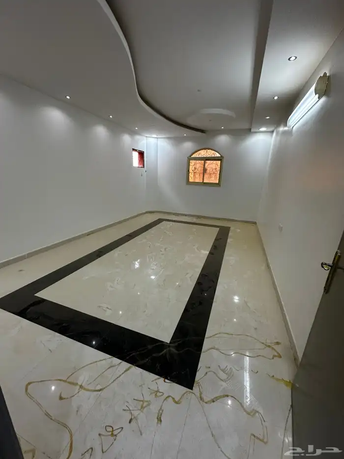 شقتين لإيجار في حي طويق 1