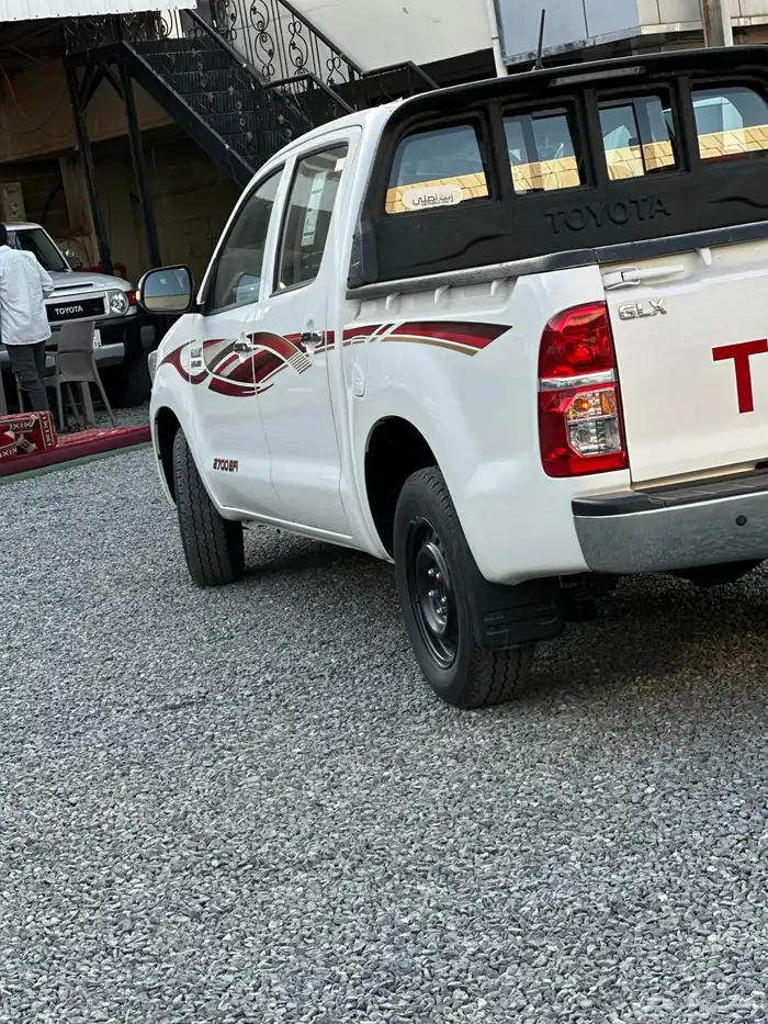 هايلوكس غمارتين بنزين مديل 2015 GLX مخزن 14