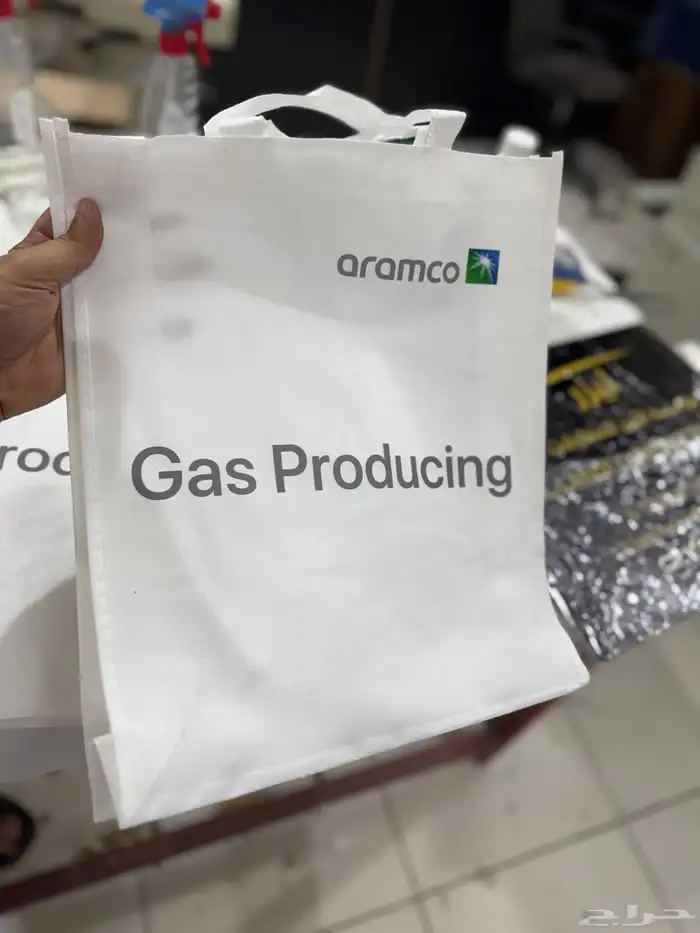 تنفيذ دروع تذكارية وهدايا دعائية بطباعة احترافية 2