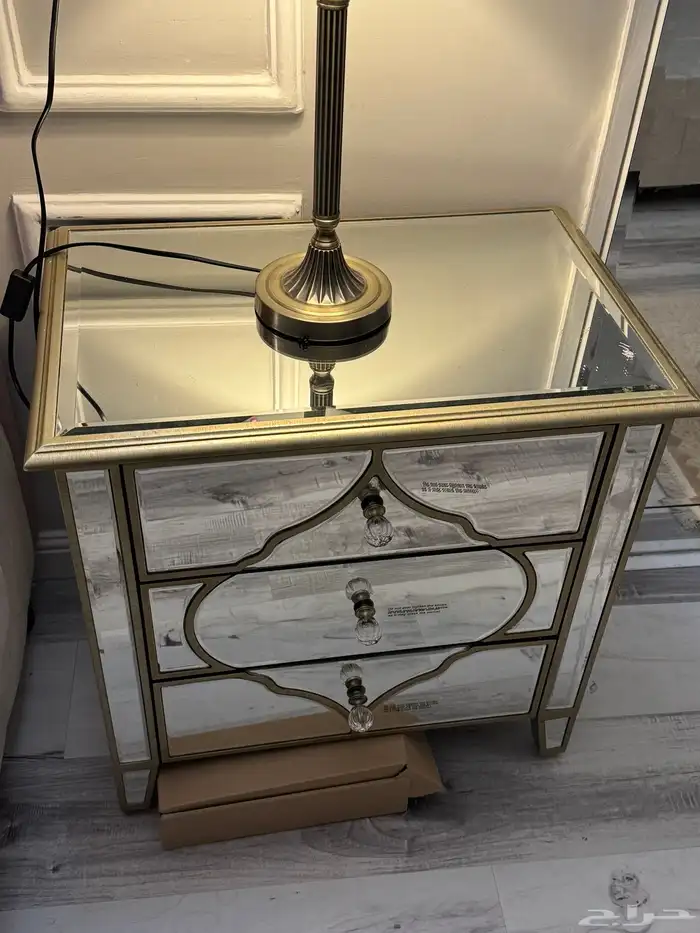 سرير نفر ونص   طاولتين جانبية مرايات 6