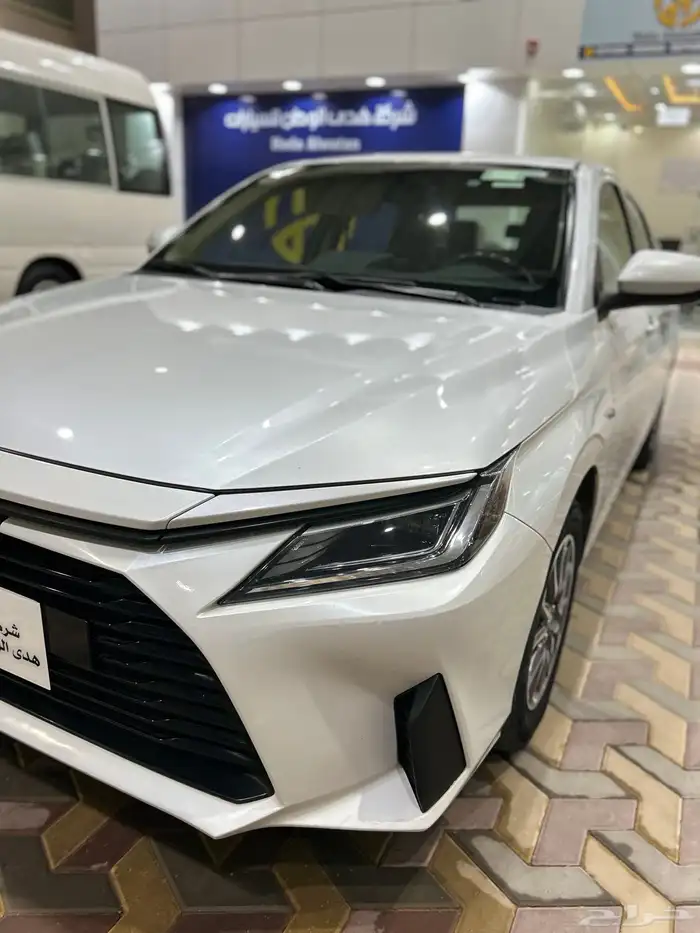 تويوتا ياريس 8