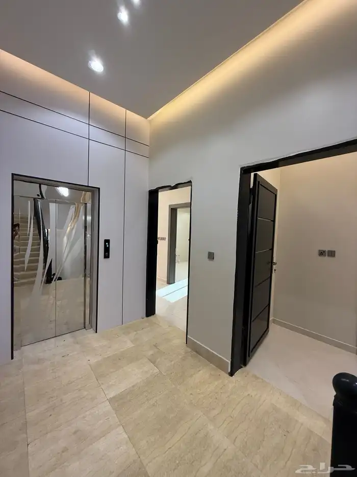 للبيع شقه علويه بمصعد جاهز وسطح خاص ف ابها المحاله 8