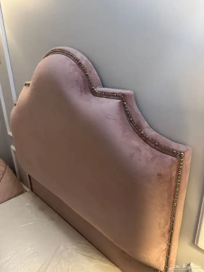 سرير نفر ونص   طاولتين جانبية مرايات 2